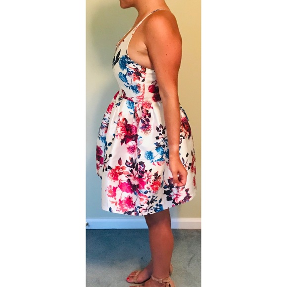 Fun, Feminine, Floral Pouf Dress - Picture 4 of 5